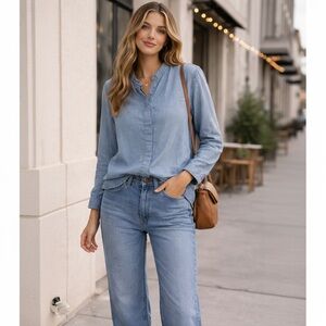 Levi’s Lyocell Chambray Button Down Shirt - S